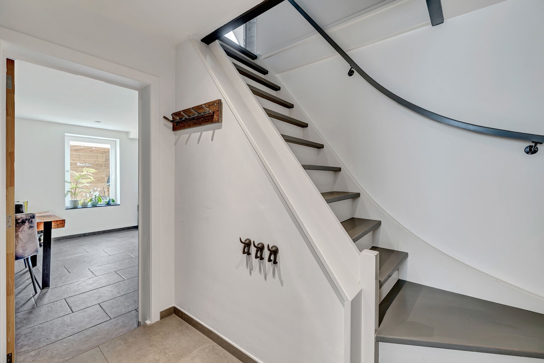 Instapklare woning in verkeersluwe straat foto 10