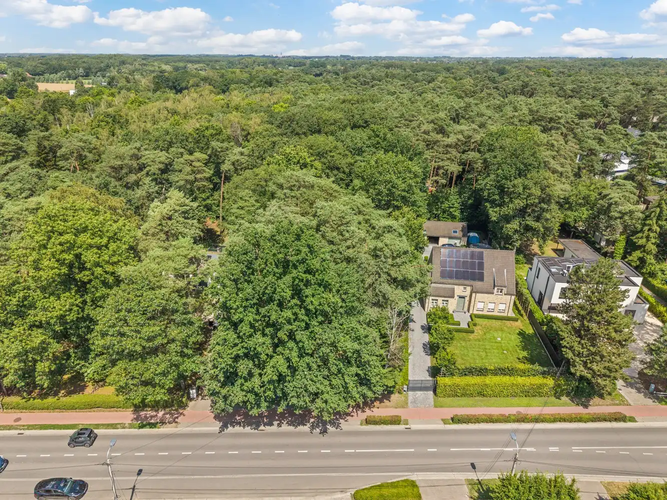 Unieke boswoning op een prachtig groen perceel van 1.454 m² foto 4
