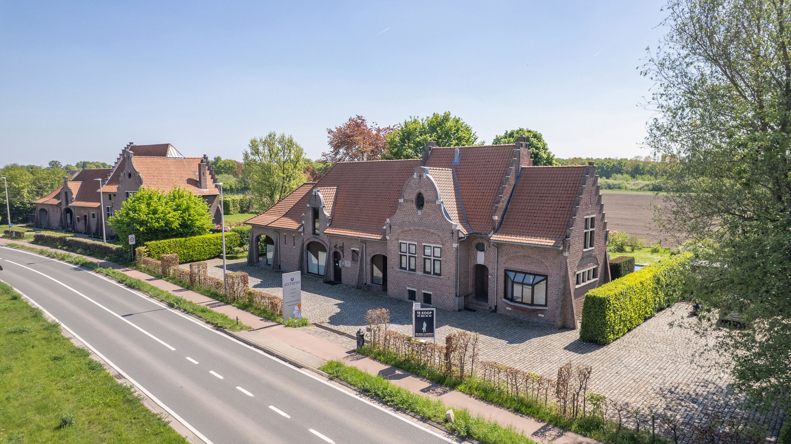 Karaktervolle hoeve met apart praktijkgedeelte, zwembad en prachtig uitzicht op weilanden op 2.642 m². foto 20