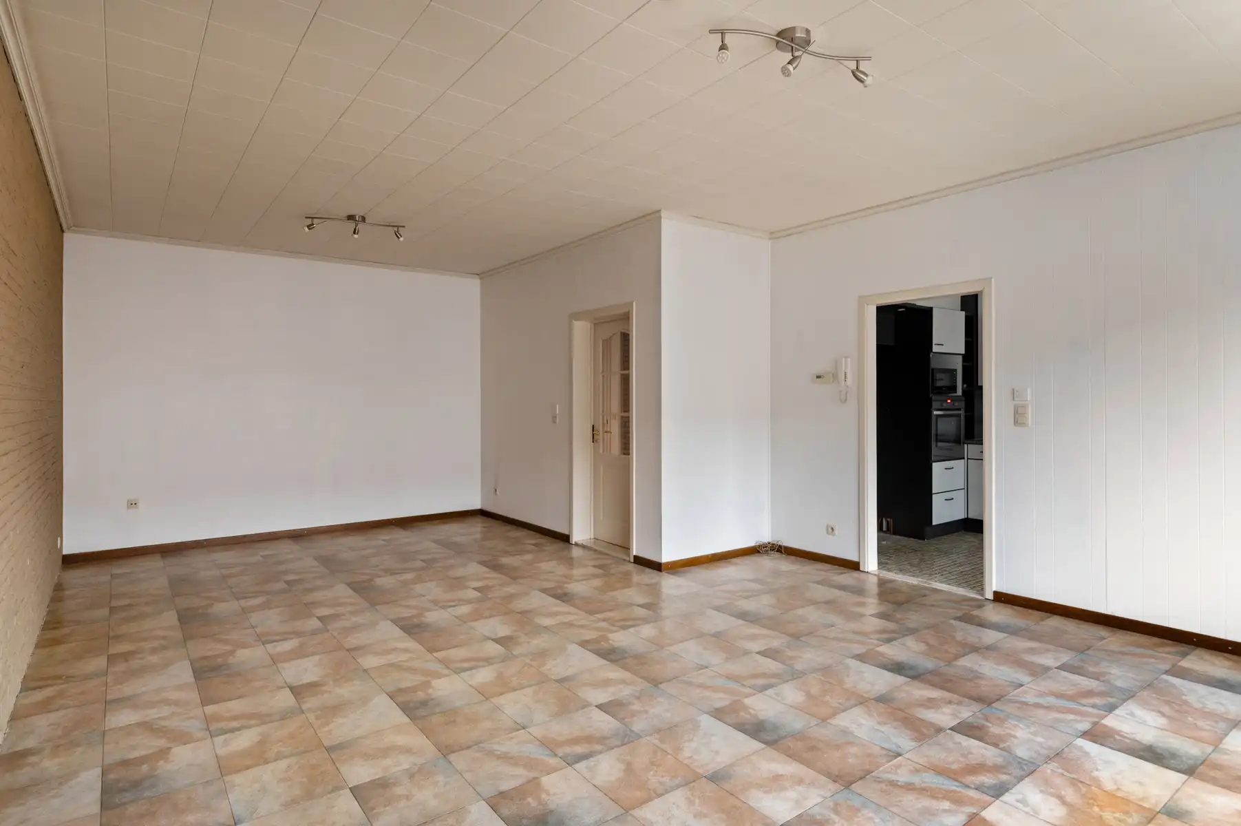 Gelijkvloers handelsruimte met koer én woonst op verdieping foto 18