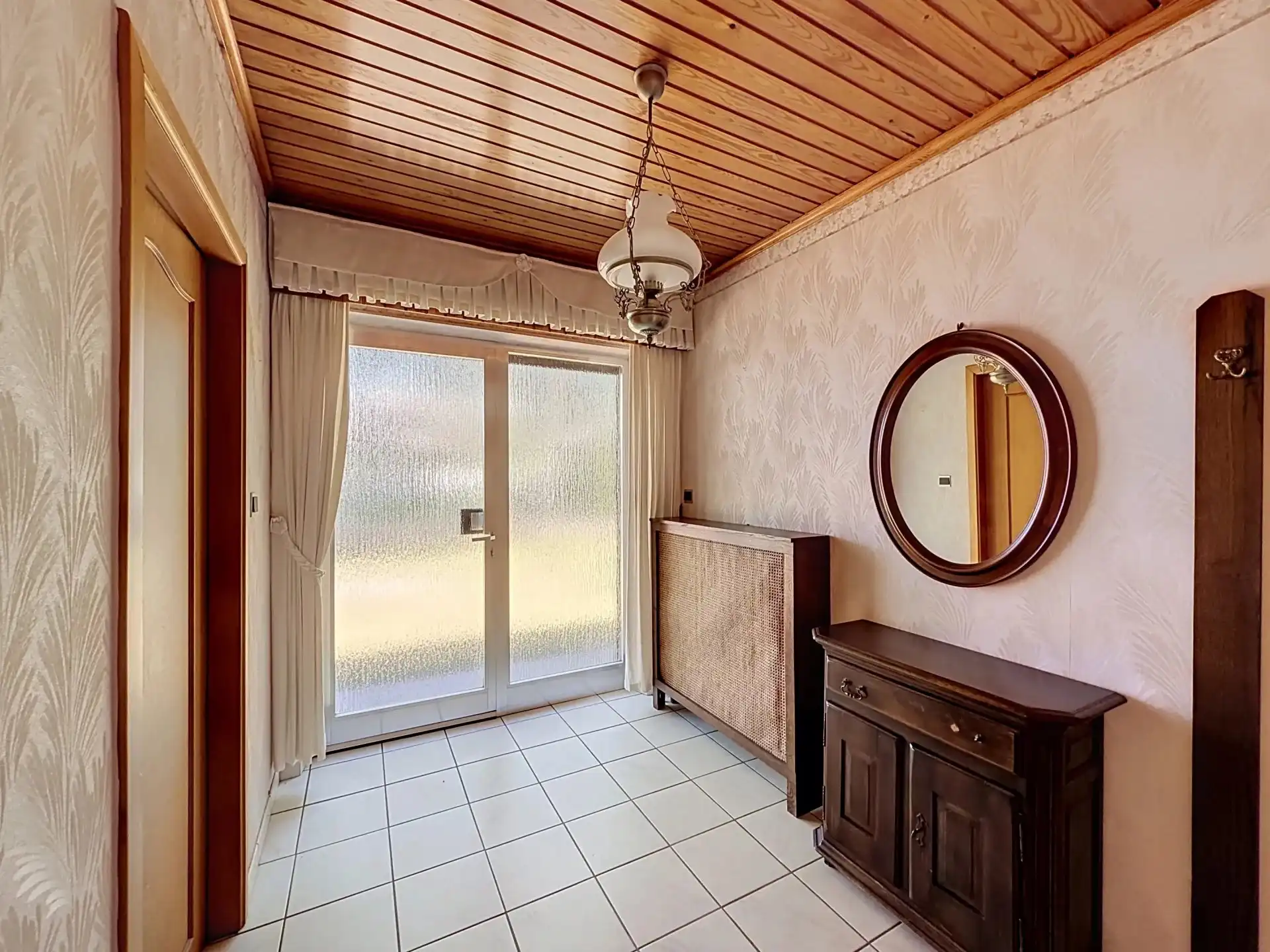 Op te knappen woning met veel mogelijkheden op een mooi perceel. foto 2