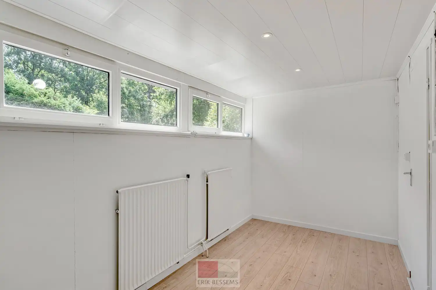 Recent gemoderniseerde bungalow, gelegen op het vakantiepark Sunclass Sonnevijver. foto 17