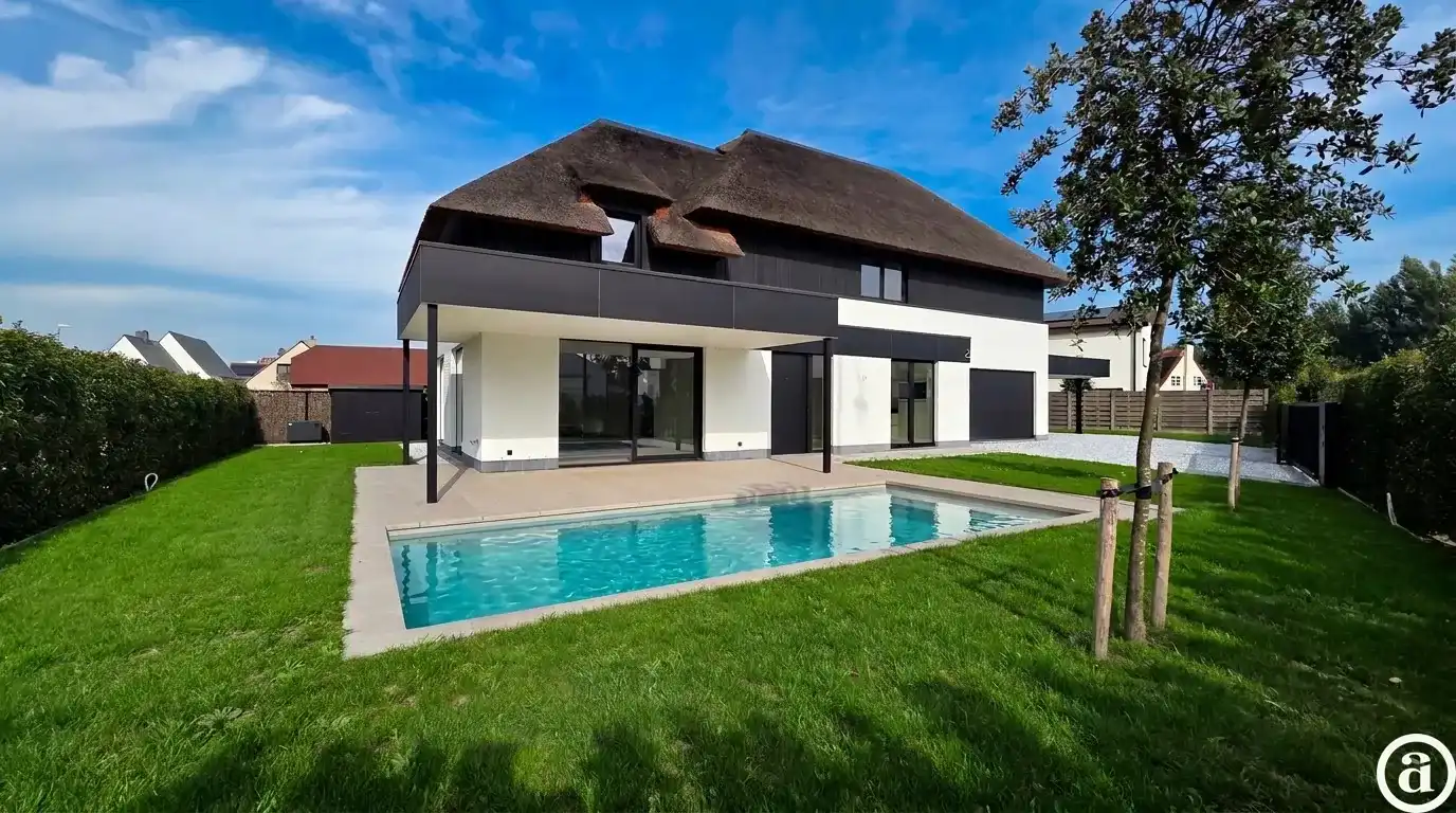 Prachtige nieuwbouw villa met 5 slaapkamers gelegen in een rustige residentiële omgeving.  foto 8