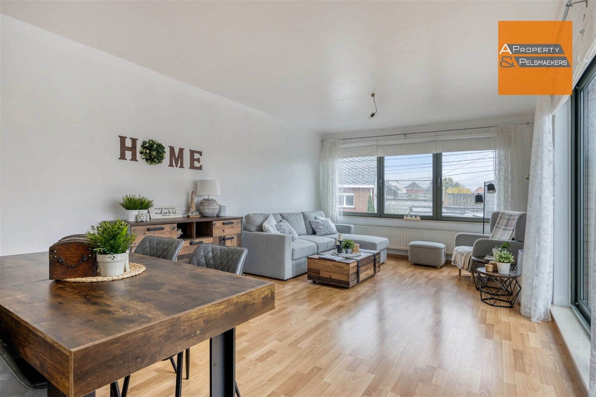 Duplex met 3 slaapkamers, terras en garagebox foto {{pictureIndex}}