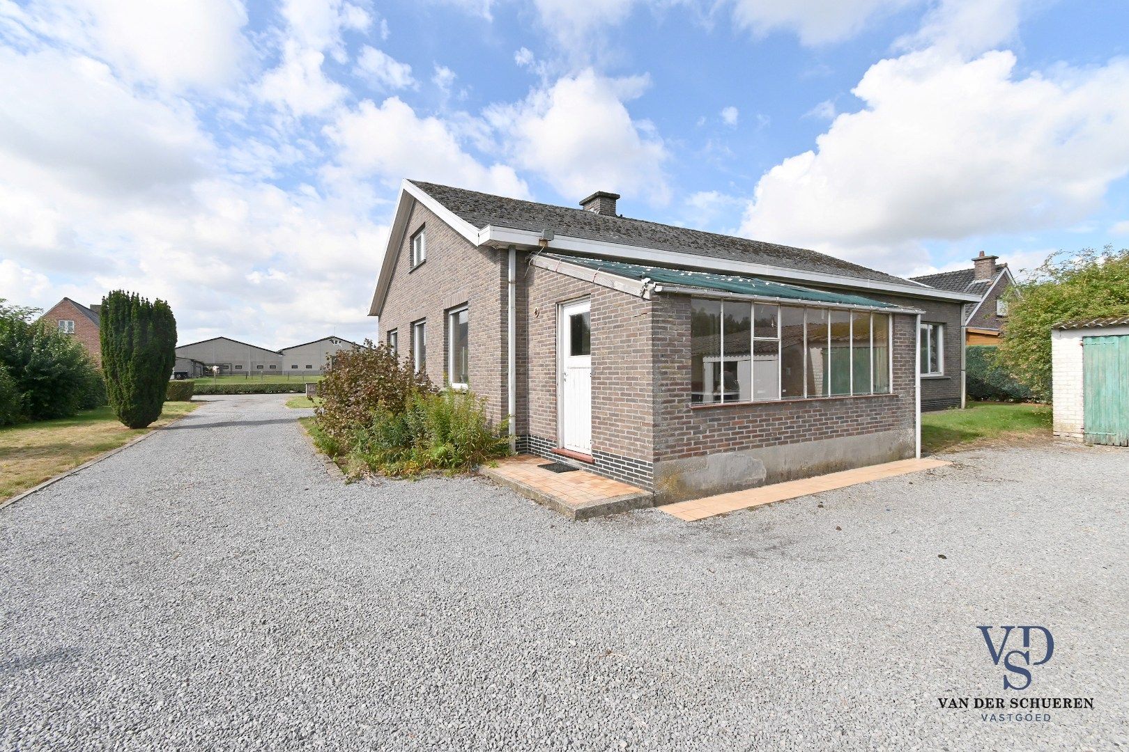 Te renoveren bungalow op een perceel van ca. 2.840 m² foto 26