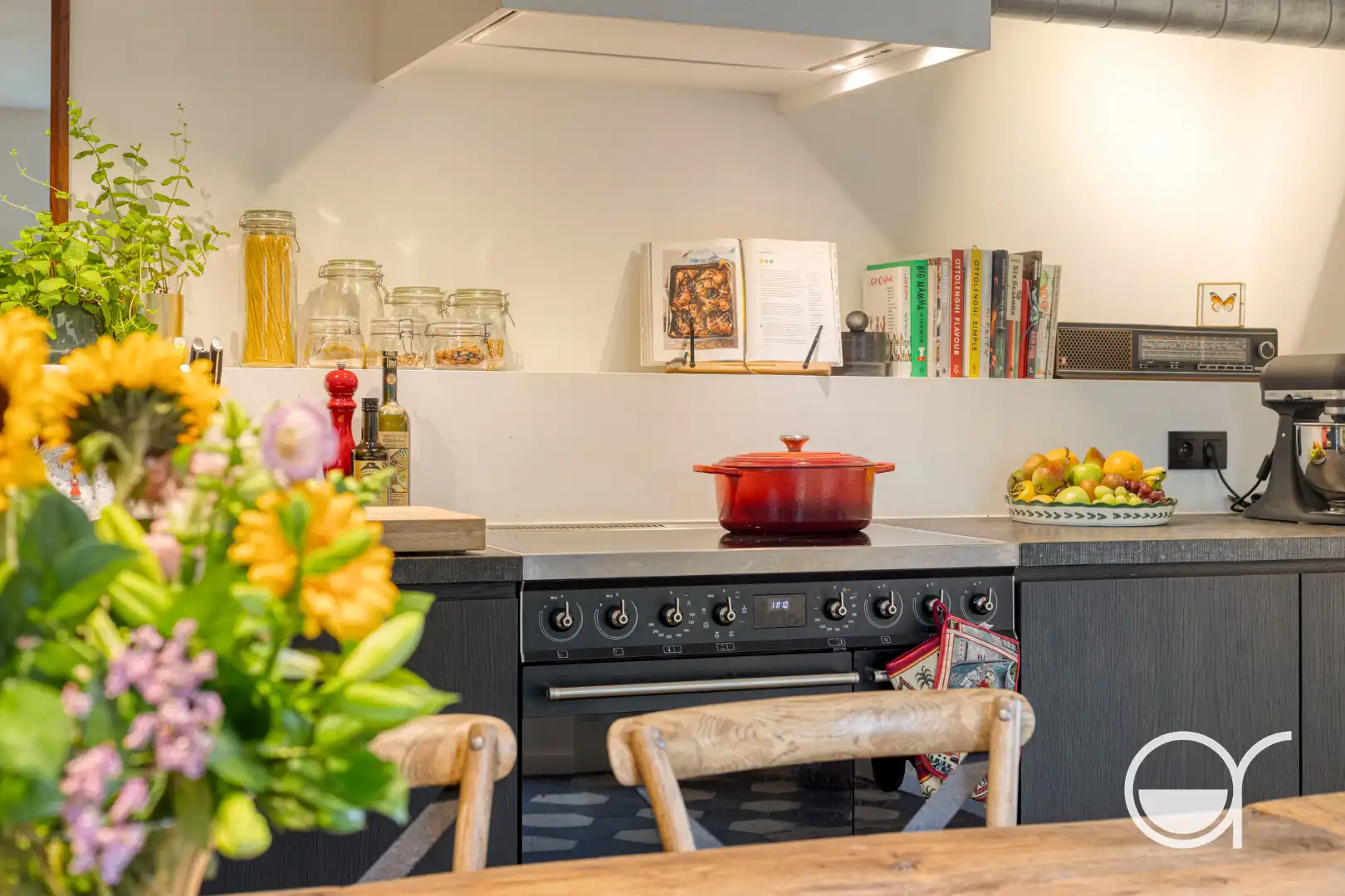 Karaktervolle, volledig gerenoveerde woning met oog voor detail en kwaliteit foto 7