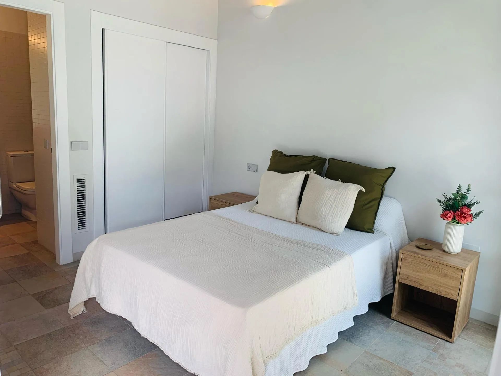 Wonen in stijl en rust: exclusieve vakantiewoningen met privézwembad op luxe Golf Resort foto 13