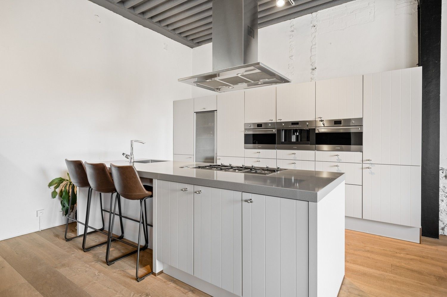 Inspirerend kantoor van ca. 140 m² te huur in het project Kanaal van Axel Vervoordt foto 10