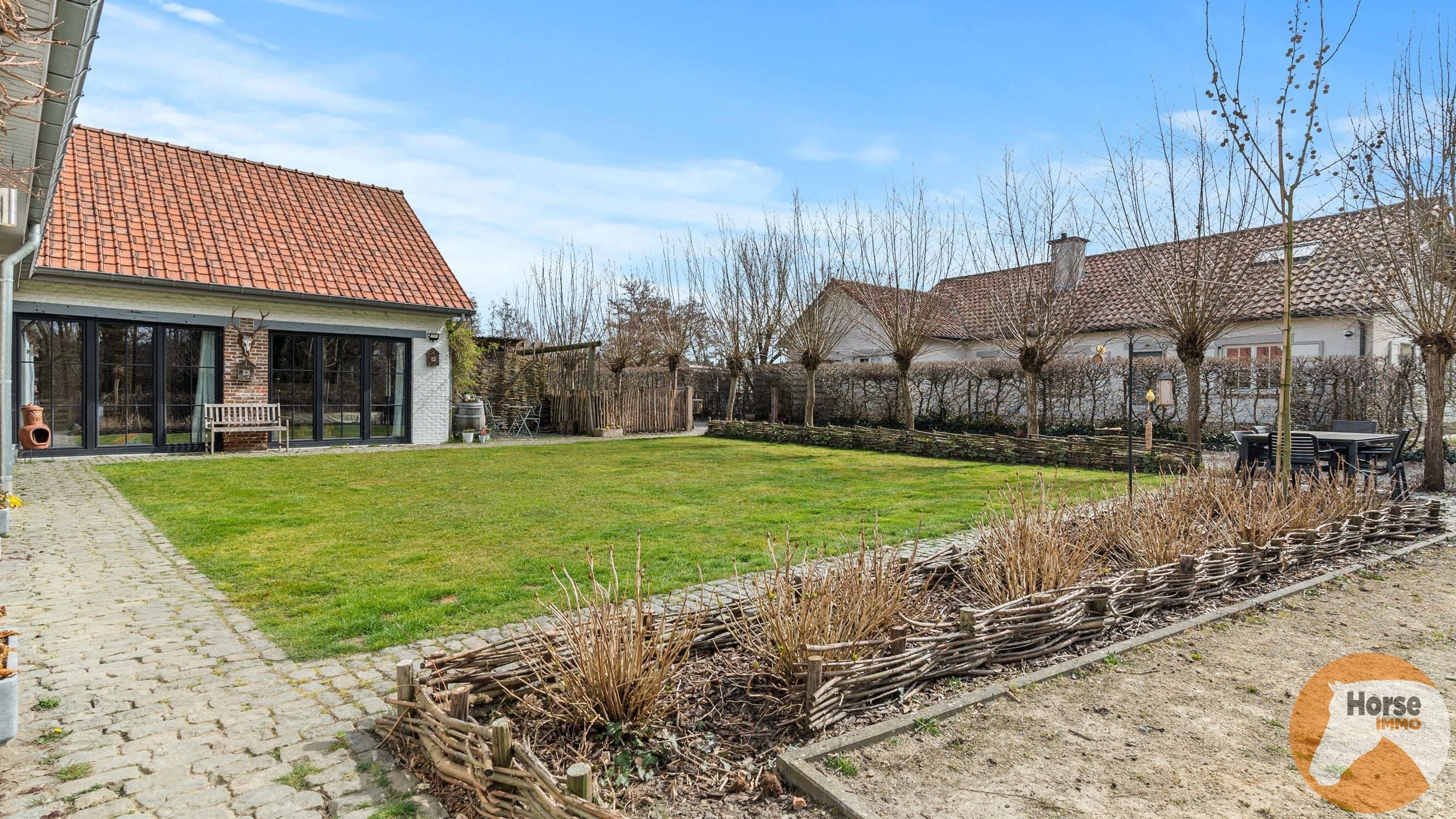 SCHULEN - Gerenoveerde hoeve, rustig gelegen op +/- 50a foto 2