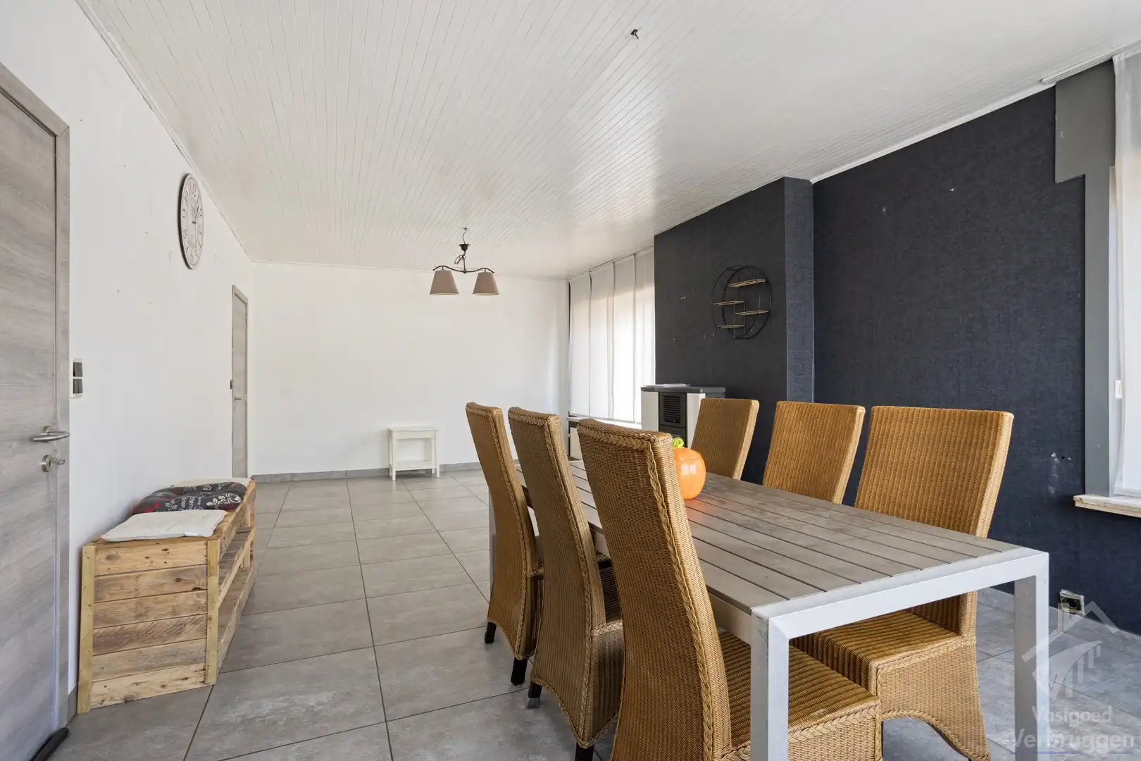 Volledig onderkelderde bungalow te koop op groot perceel foto 4