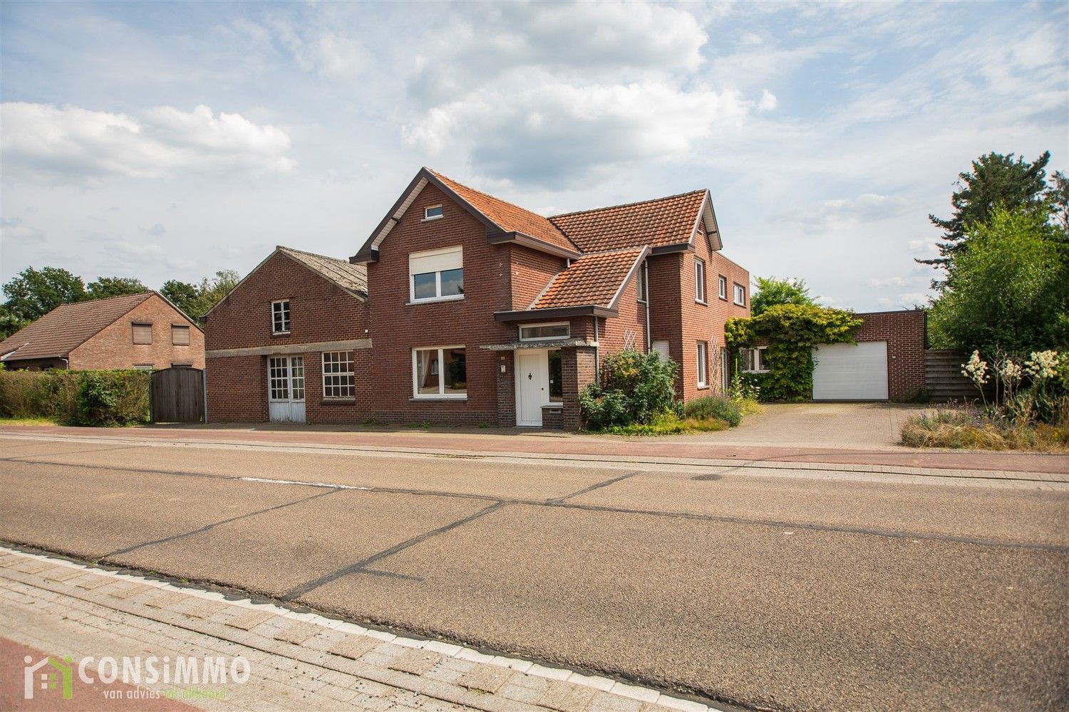 Ruime woning met atelier foto {{pictureIndex}}
