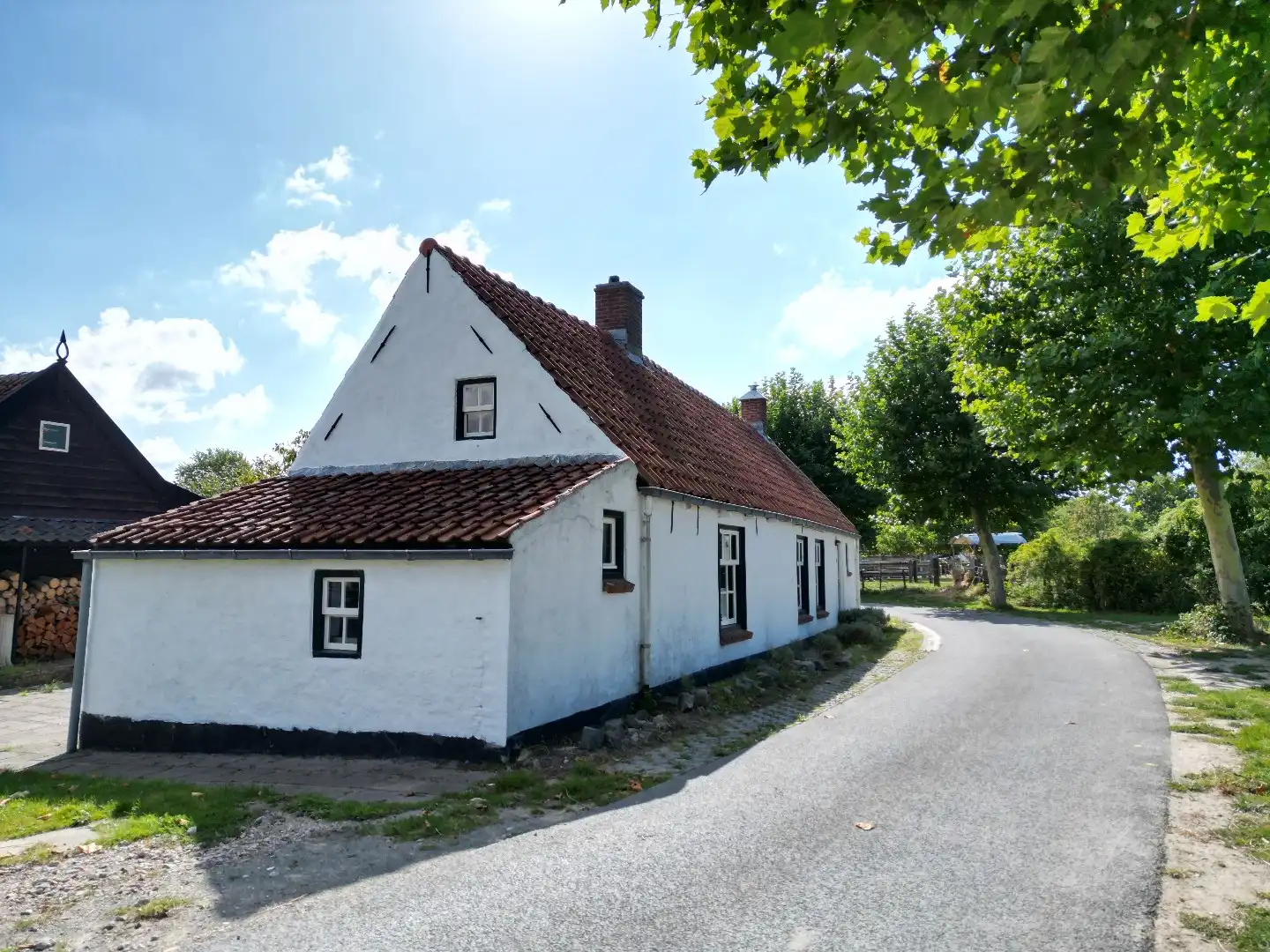 Idyllisch gelegen monumentale woning foto 26