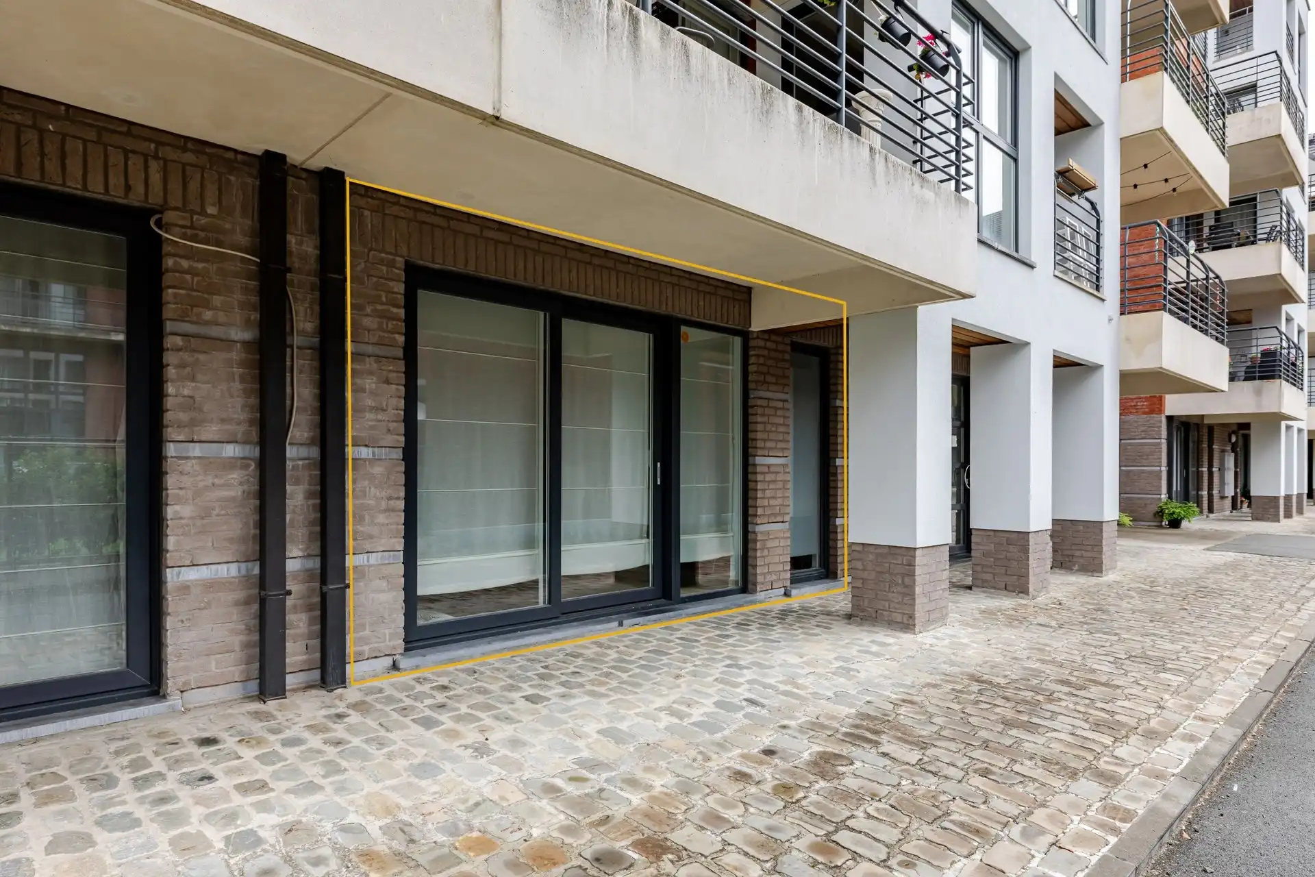 Instapklaar gelijkvloers appartement met 2 slaapkamers, ruim terras en ondergrondse staanplaats in hartje Aalst foto 26