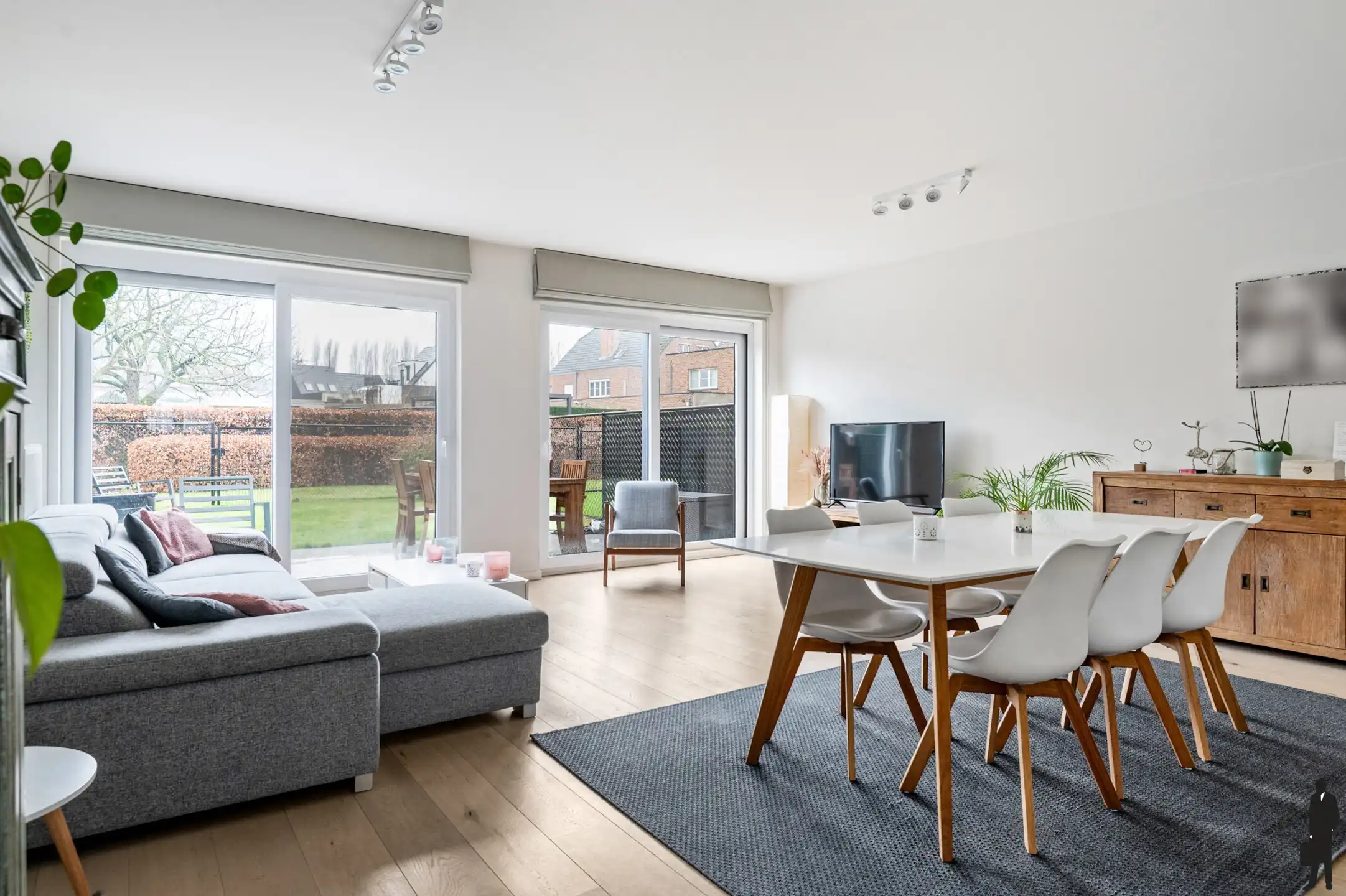 Instapklare woning met 4 slpks, ZO tuin en dubbele garagebox foto 2