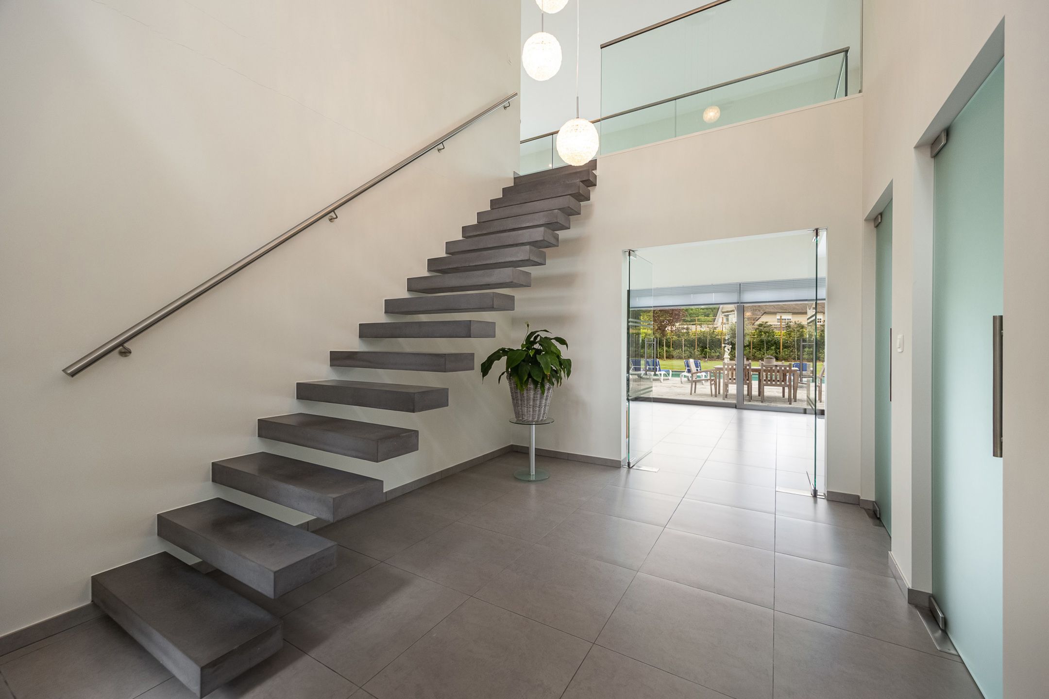 BRASSCHAAT - Moderne en vrijstaande villa met zwembad foto 4