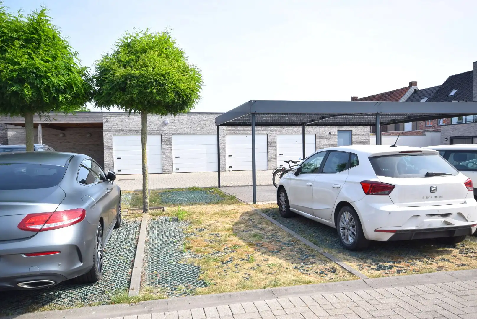 GEZELLIGE GELIJKVLOERSE WONING MET TUIN, TERRAS EN PRIVATIEVE PARKING foto 14