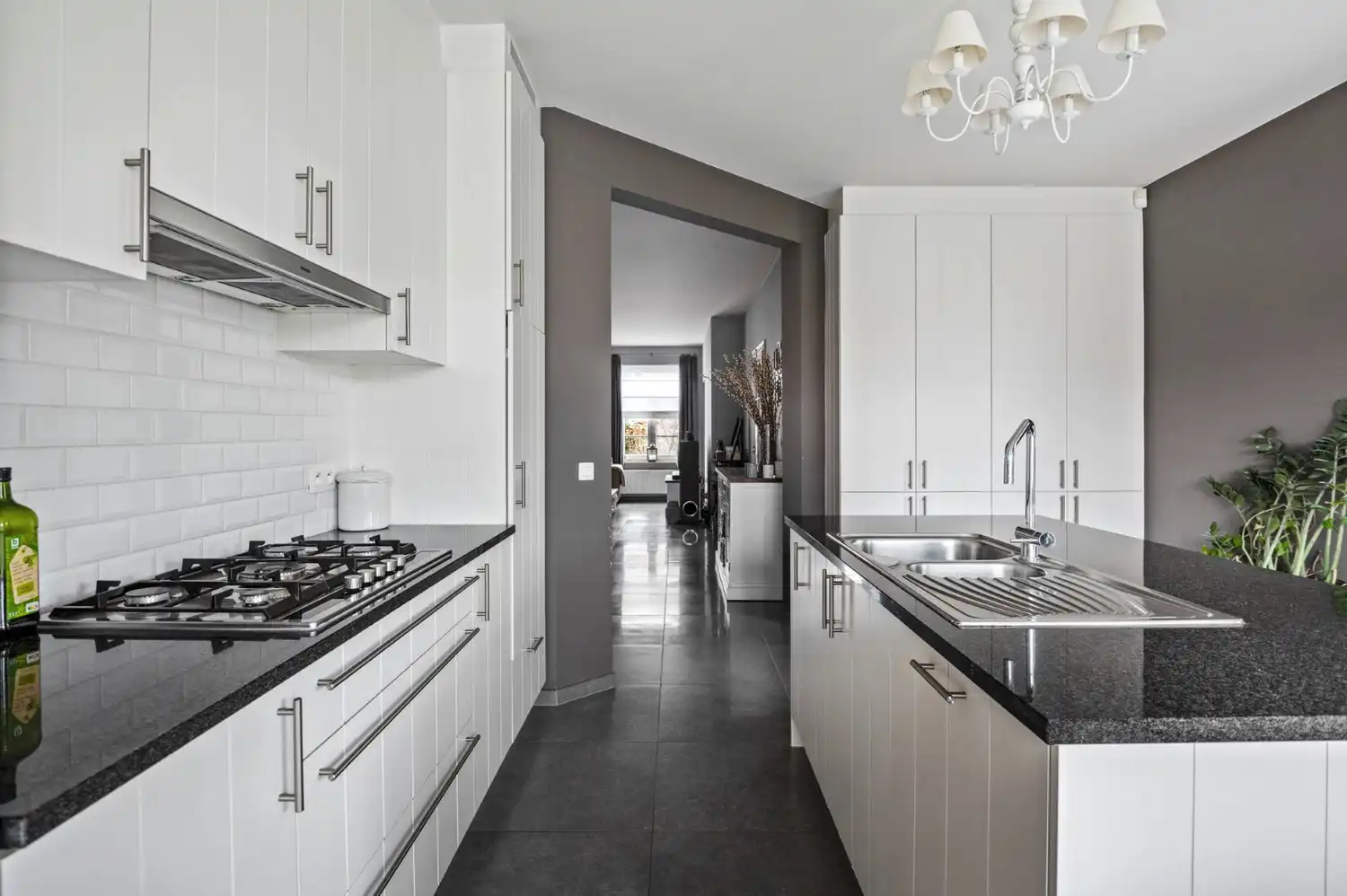 TOPLOCATIE! H.O.B. MET 4 SLK, GARAGE EN TUIN! foto 9