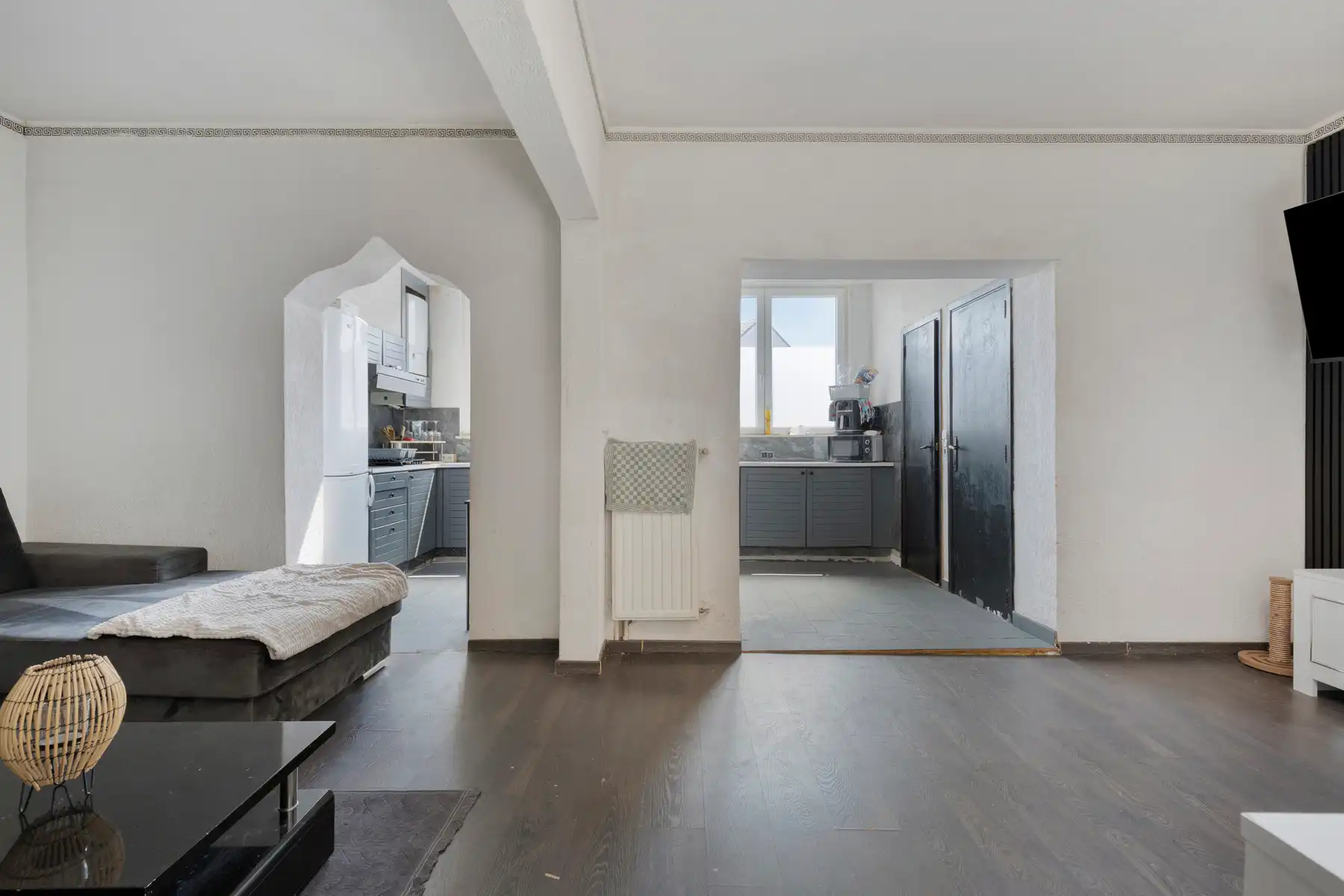 Woning met ruim magazijn en bureelruimte. foto 3