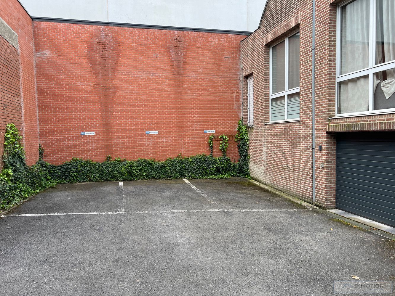 Twee parkings nabij de Loofstraat foto 2