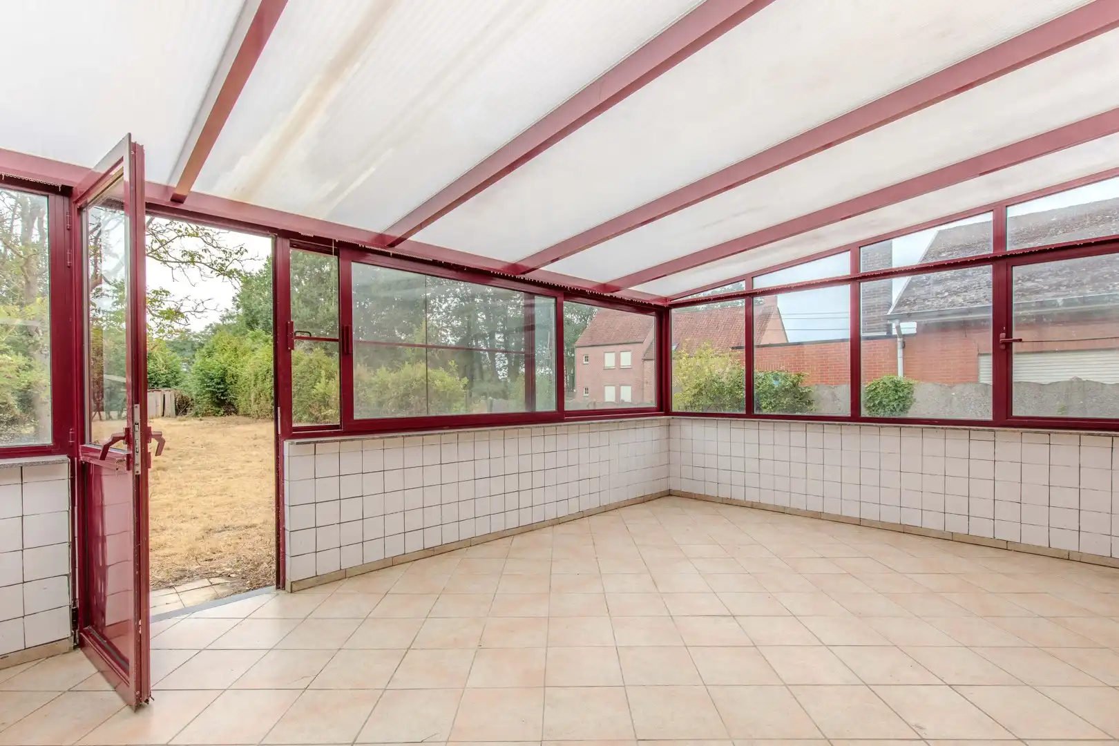 Gezinswoning met grote tuin en landelijk uitzicht foto 11