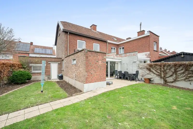 Roeselare : Op te frissen hoekwoning met gezellige tuin  voorzien van 3 slaapkamers&nbsp;en veel potentieel. foto 14