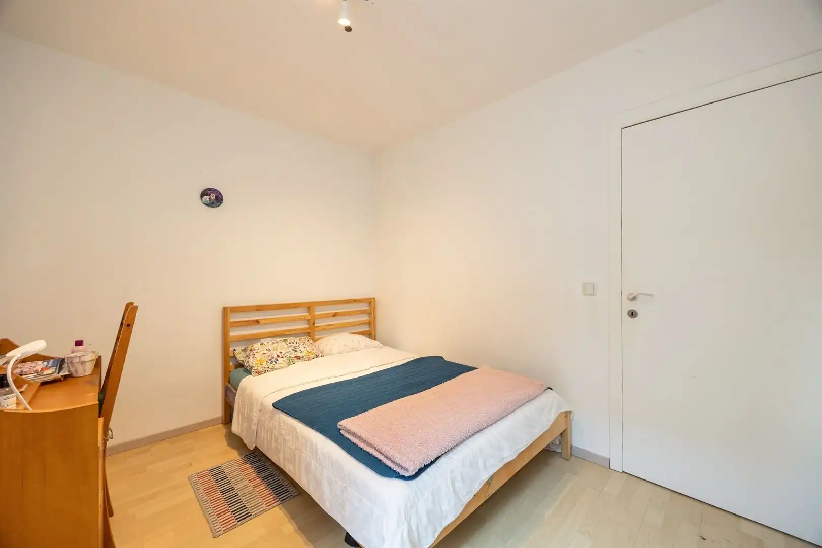 Eigentijds gelijkvloers appartement met 2 slaapkamers, terras en autostaanplaats foto 9