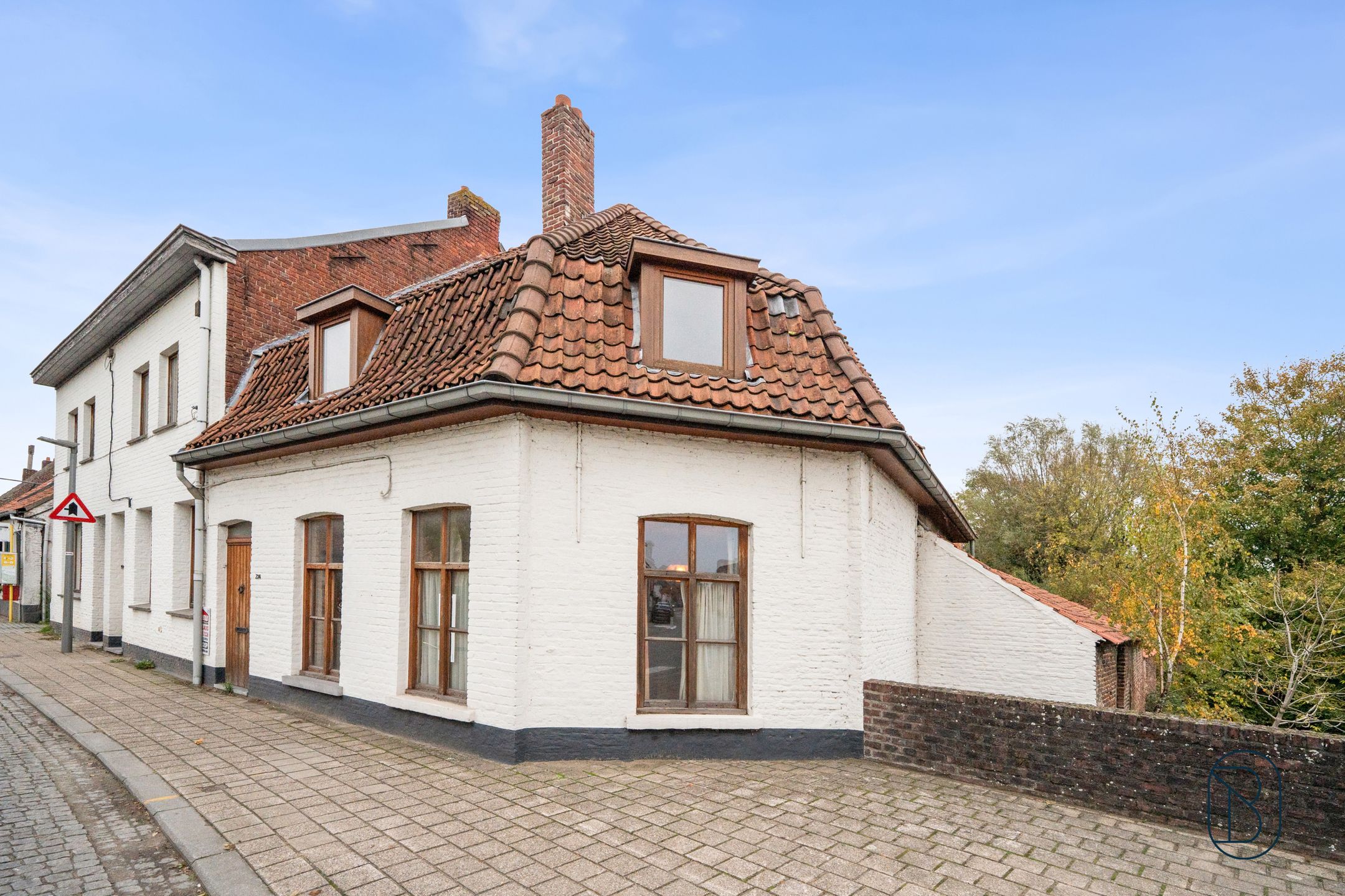 Topgelegen HOB met parking, veel potentieel!  foto {{pictureIndex}}