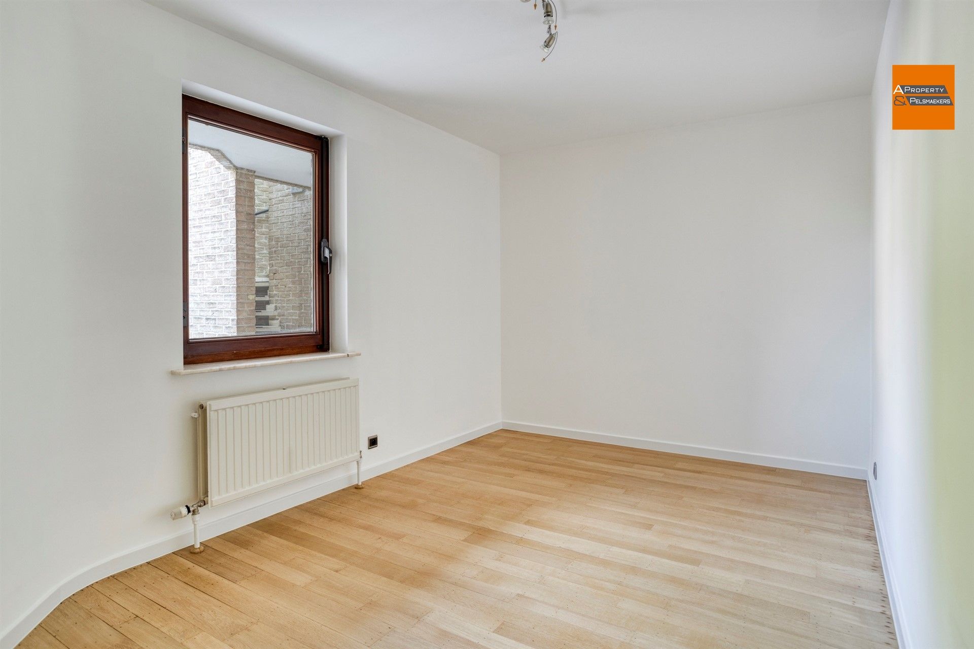2 slaapkamers appartement met grote tuin foto 11