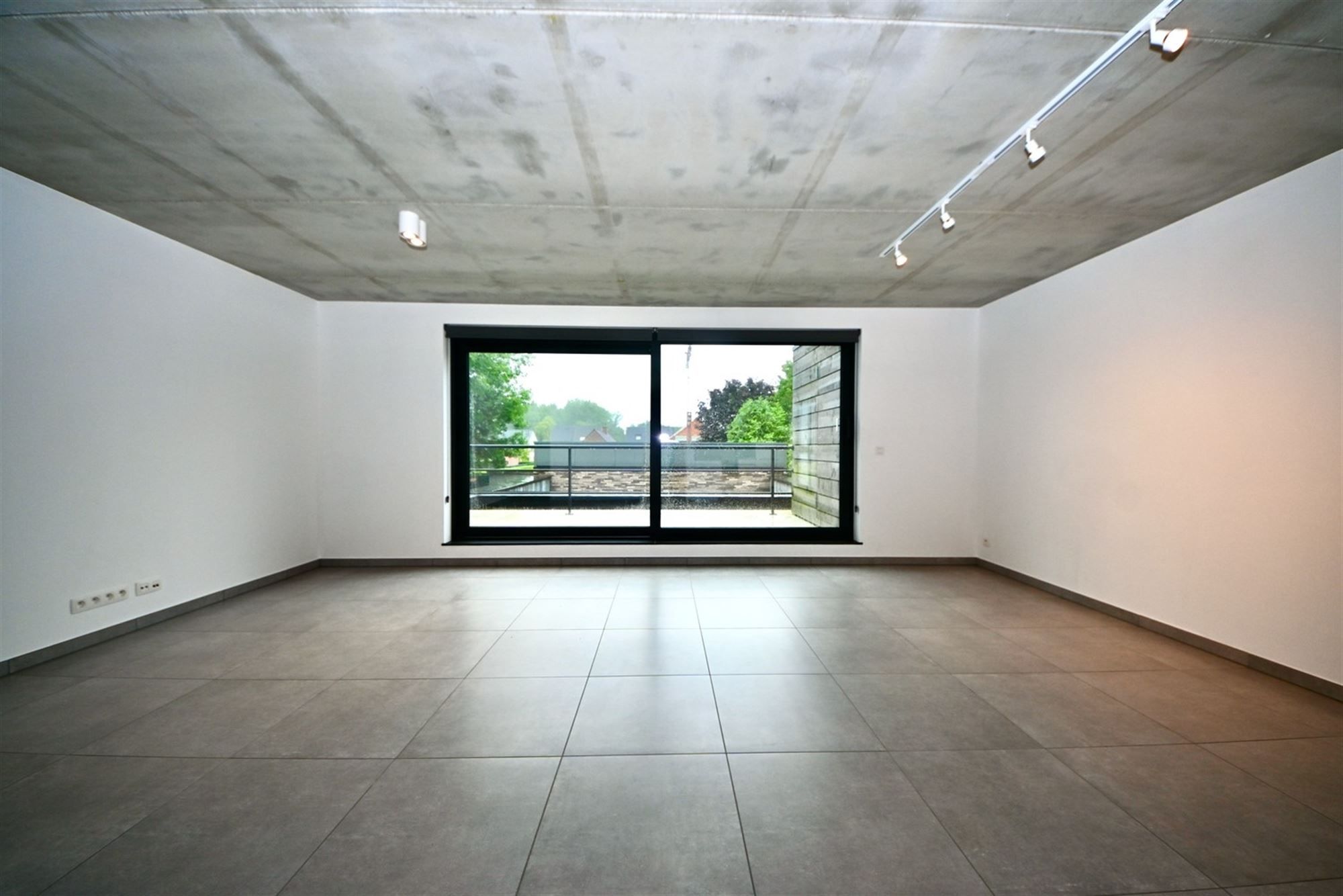 Duplex appartement met 2 slaapkamers en terras. foto 2