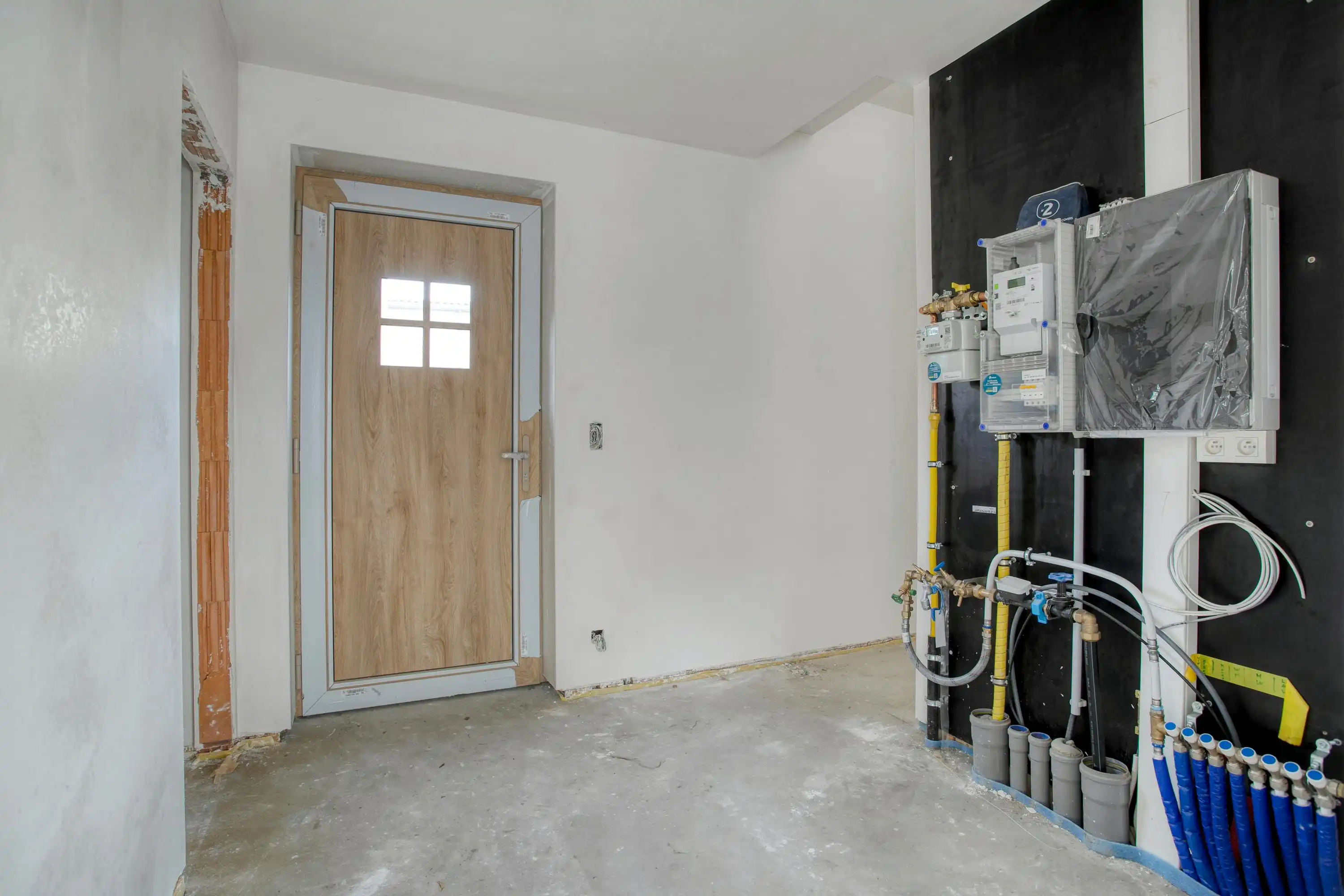 Halfopen nieuwbouwwoning te koop met 3 kamers, oprit en tuin foto 4