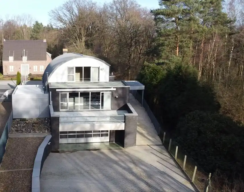 TRIPLEX-APPARTEMENT MET 2 TERRASSEN, TUIN EN BOS foto 16