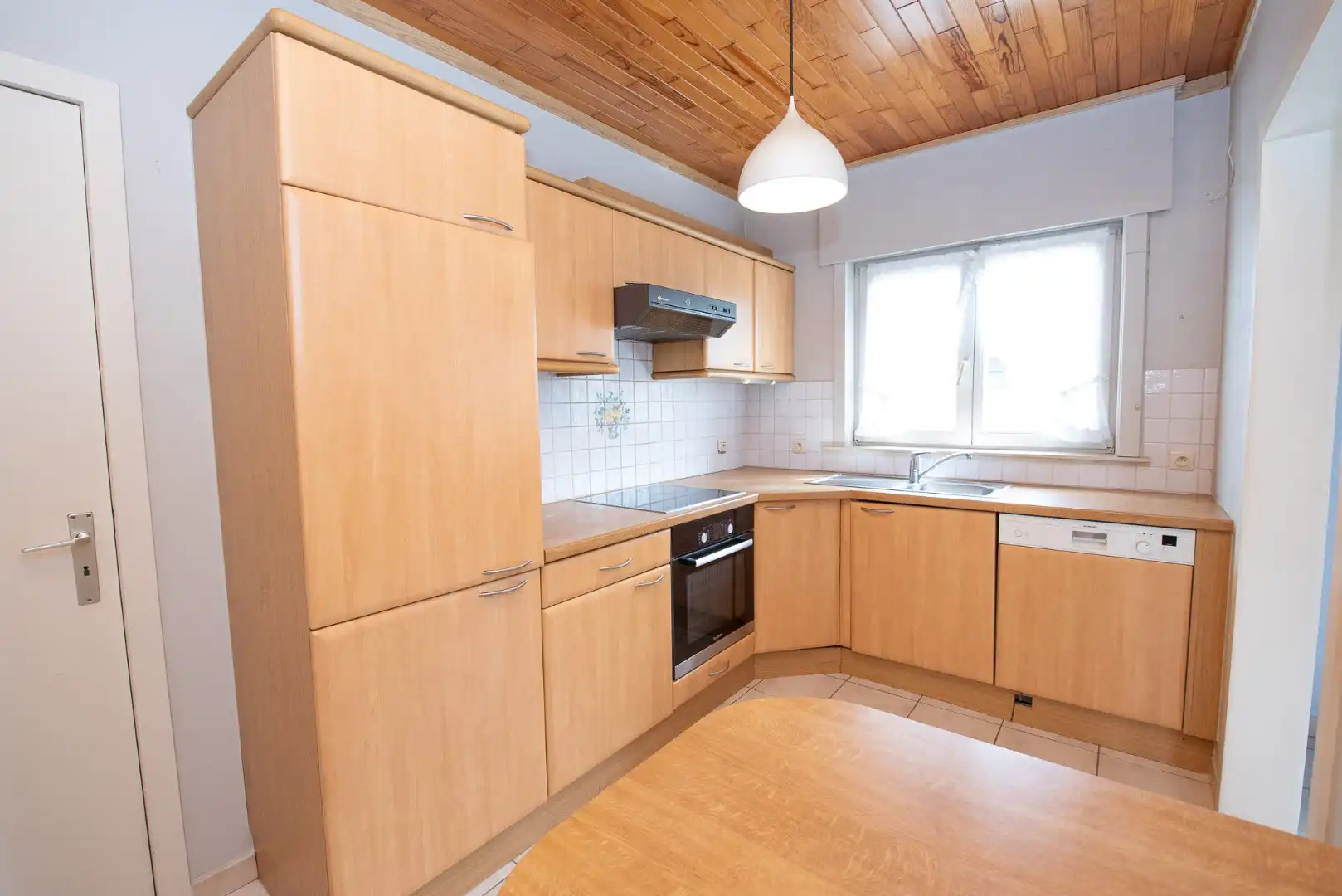 TE KOOP: alleenstaande woning in een rustige woonwijk te Desselgem. foto 6