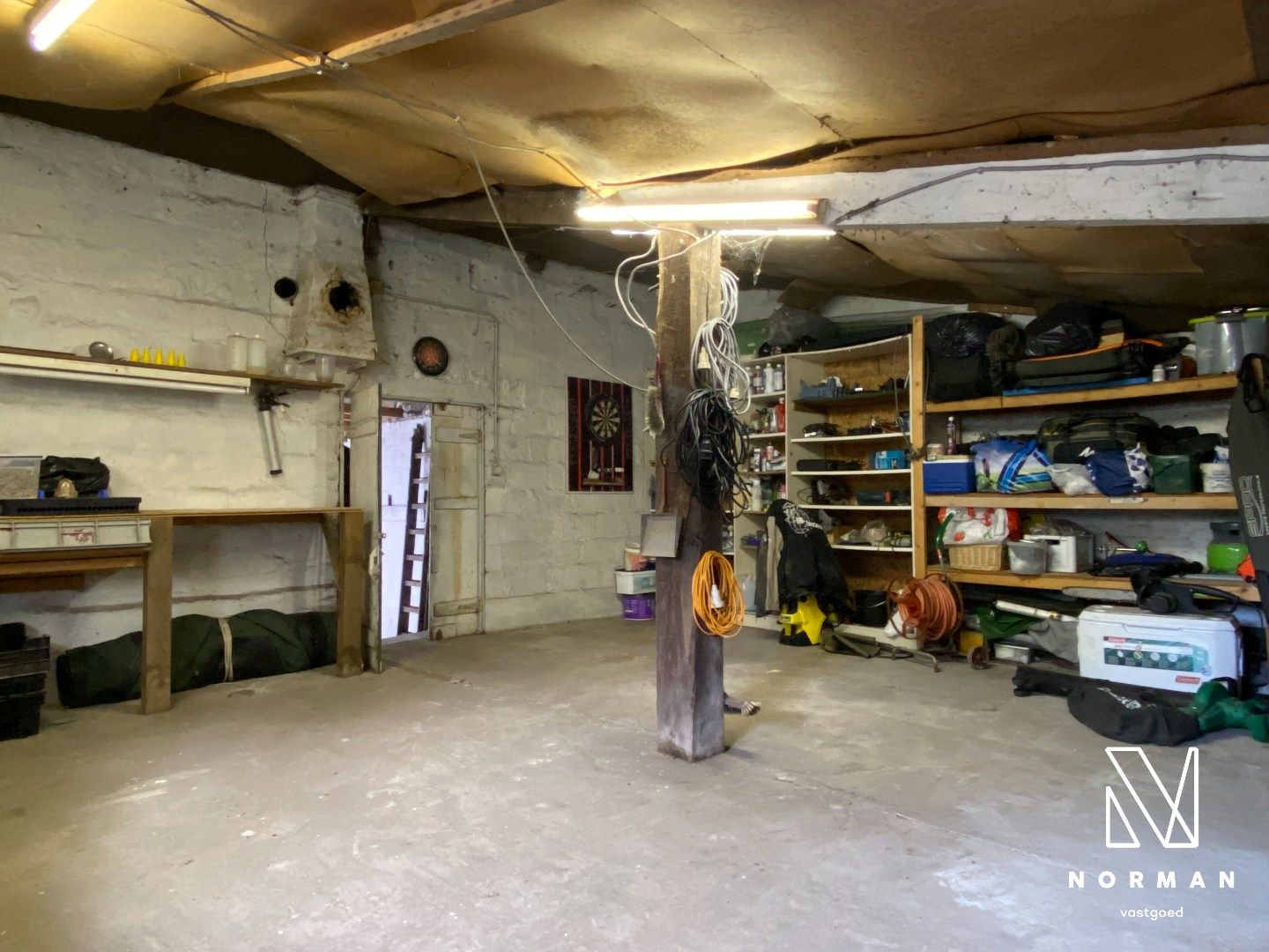 Halfopen woning met 3 slaapkamers, bijgebouw/atelier en grote voorkamer voor eventuele handelszaak foto 19