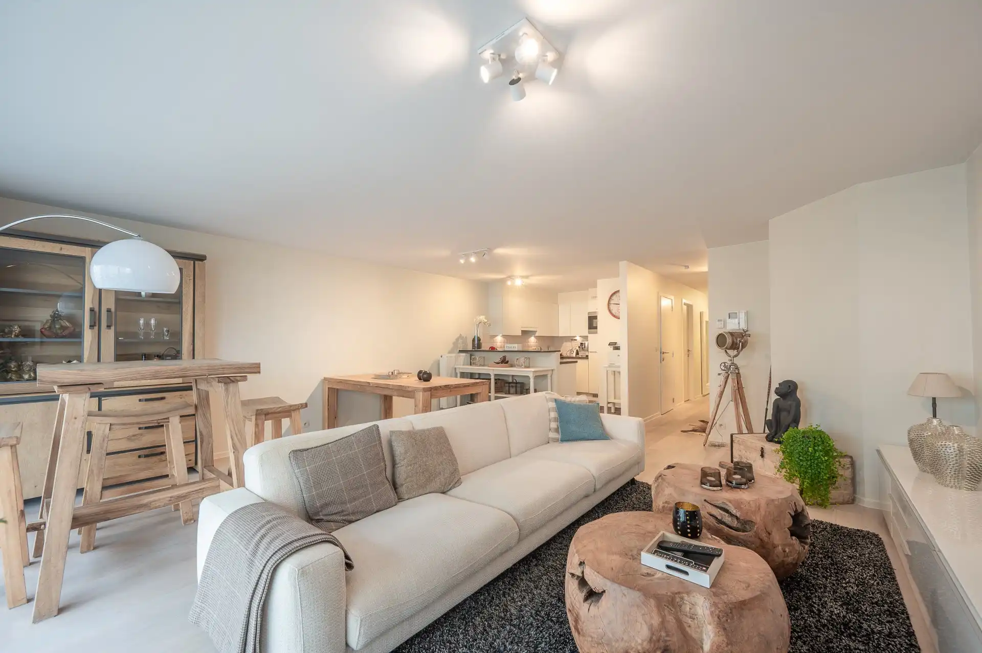 Lichtrijk appartement met 2 slaapkamers in een rustige zijstraat van de Zeedijk foto 6