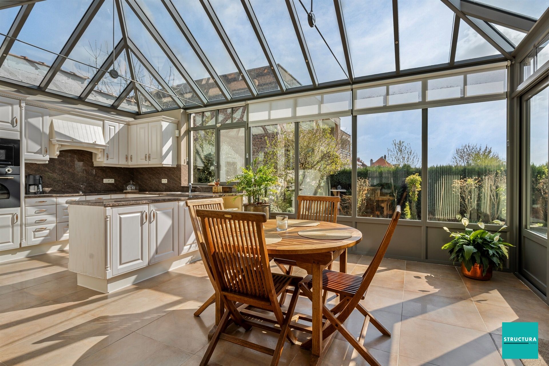 Ruime woning met veel mogelijkheden foto 2