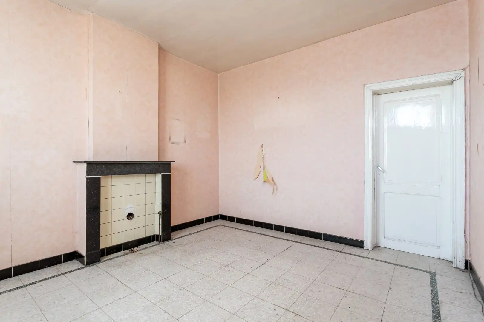 Te renoveren rijwoning met tuin te Vlezenbeek foto 4