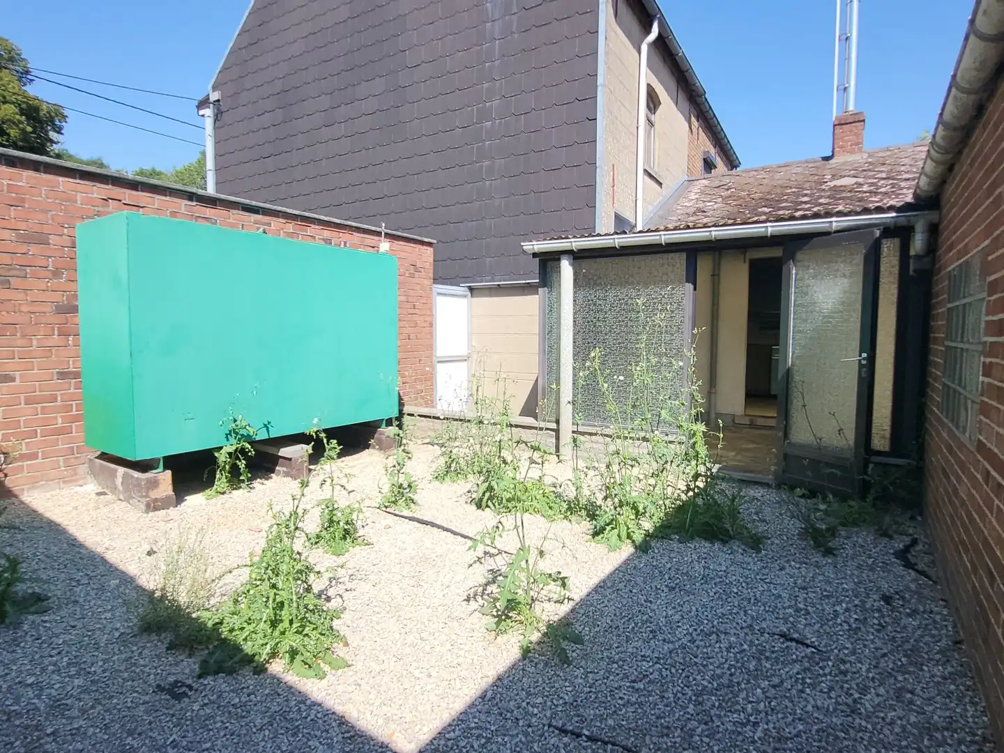 Landelijk gelegen woning met tuin, garage en ruime inrichtbare zolder. foto 5