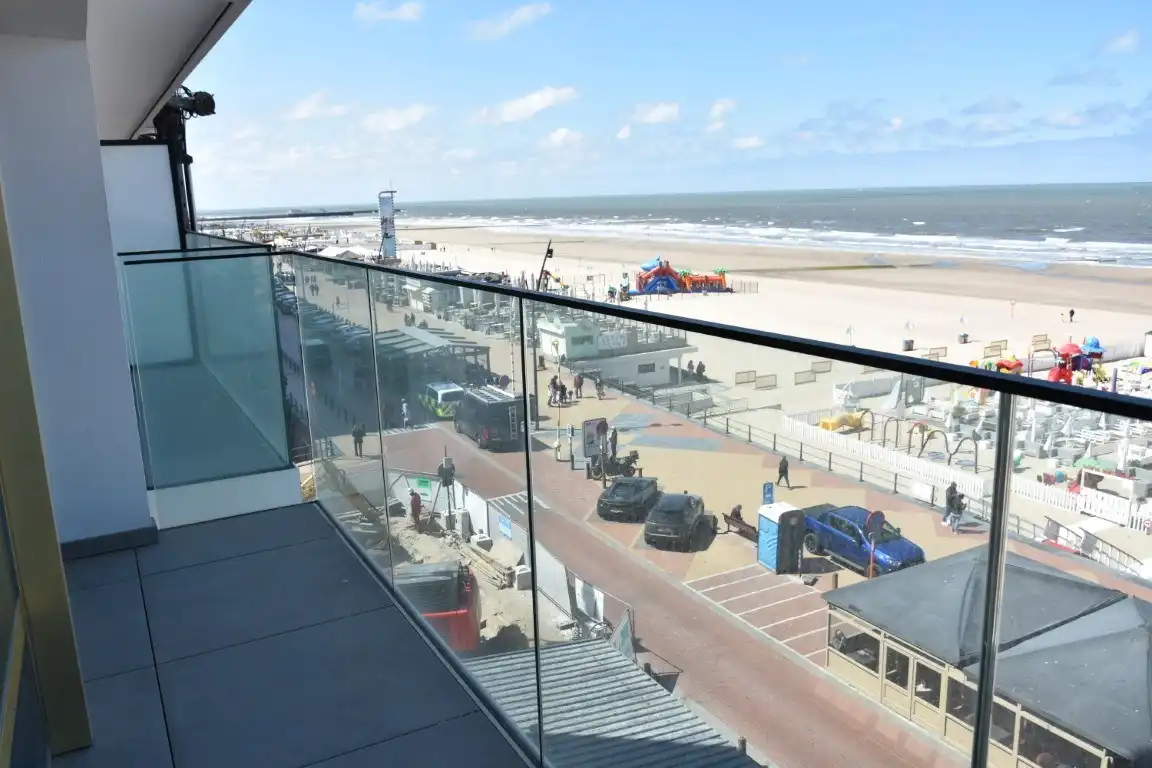 RUIM 2 SLAAPKAMER APPARTEMENT OP DE ZEEDIJK foto 5