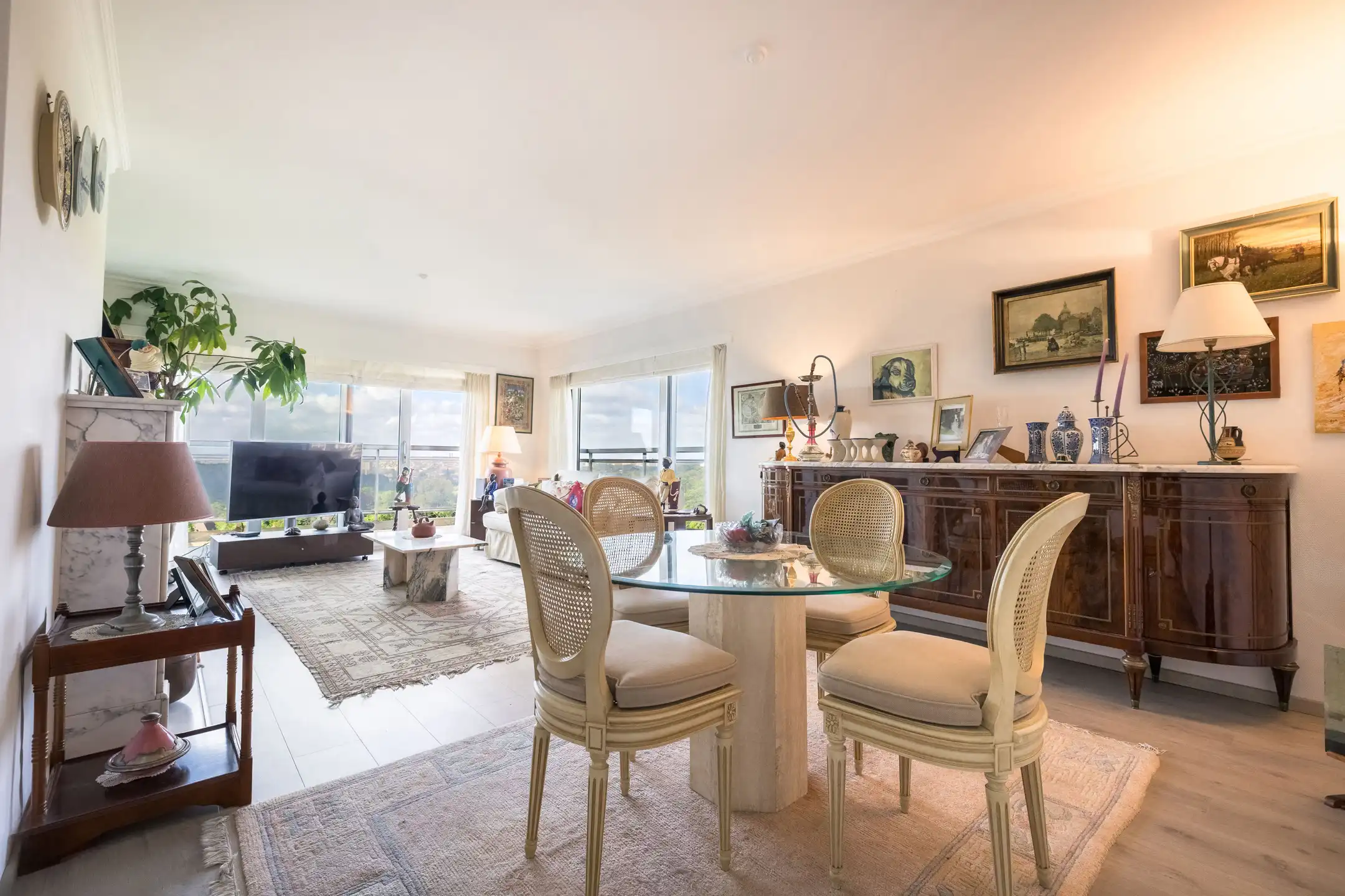 Prachtig appartement met 2 slaapkamers + garage foto {{pictureIndex}}