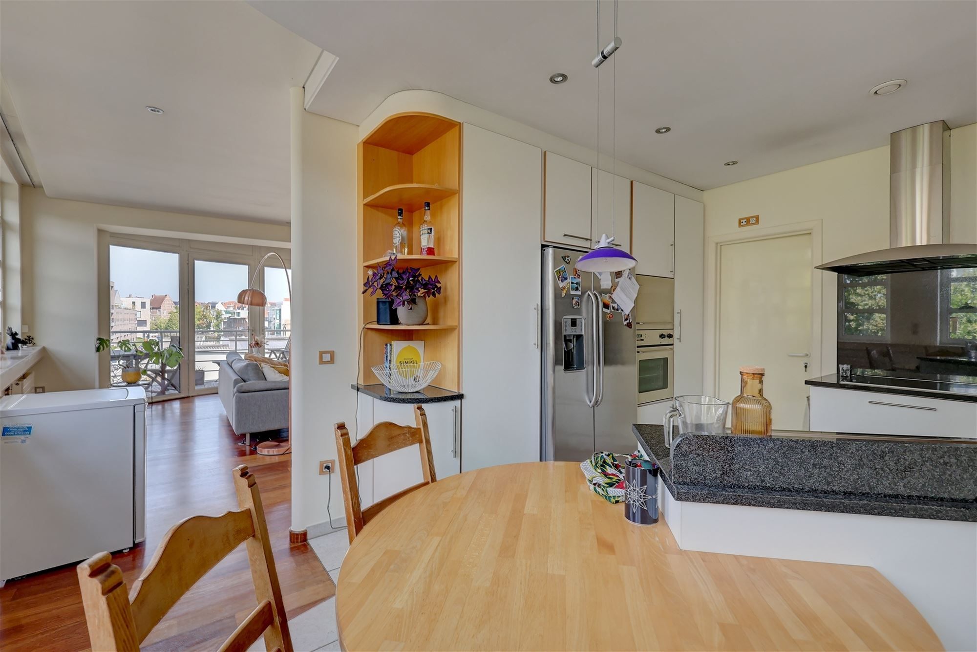 Ruim appartement met één slaapkamer en autostaanplaats in hartje Mechelen foto 6