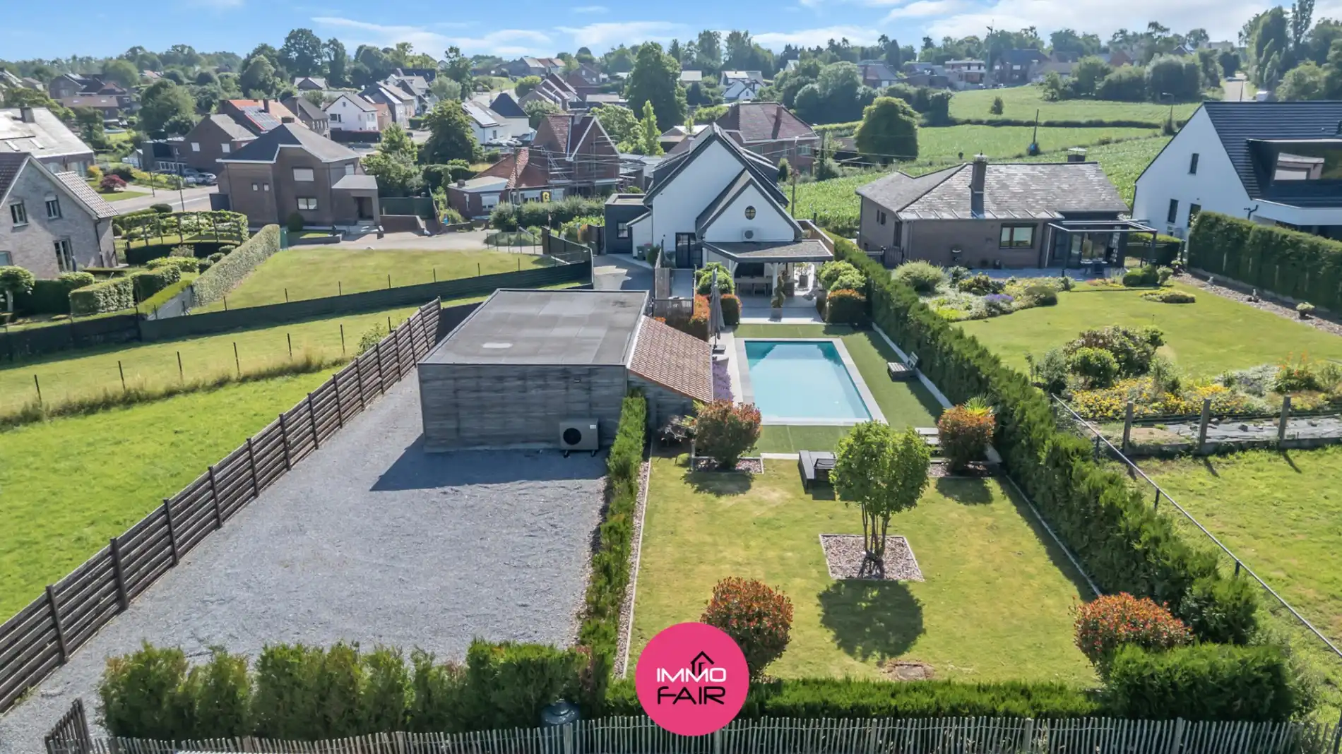 Unieke villa met zwembad en aansluitende weide  foto 29