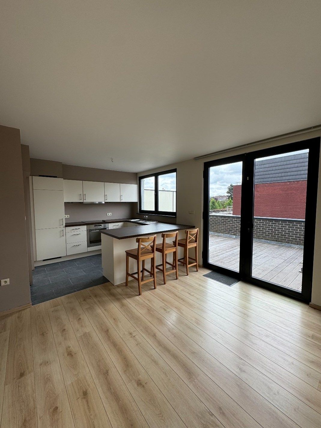 Duplex appartement met 3 slaapkamers en 2 autostaanplaatsen in hartje Beringen foto 5