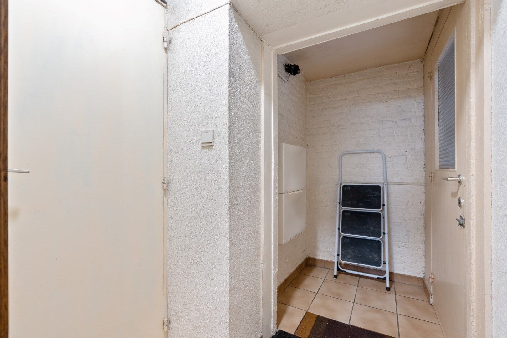 Degelijke te renoveren woning met stalling op 6a70ca in het landelijke Sluizen foto 19
