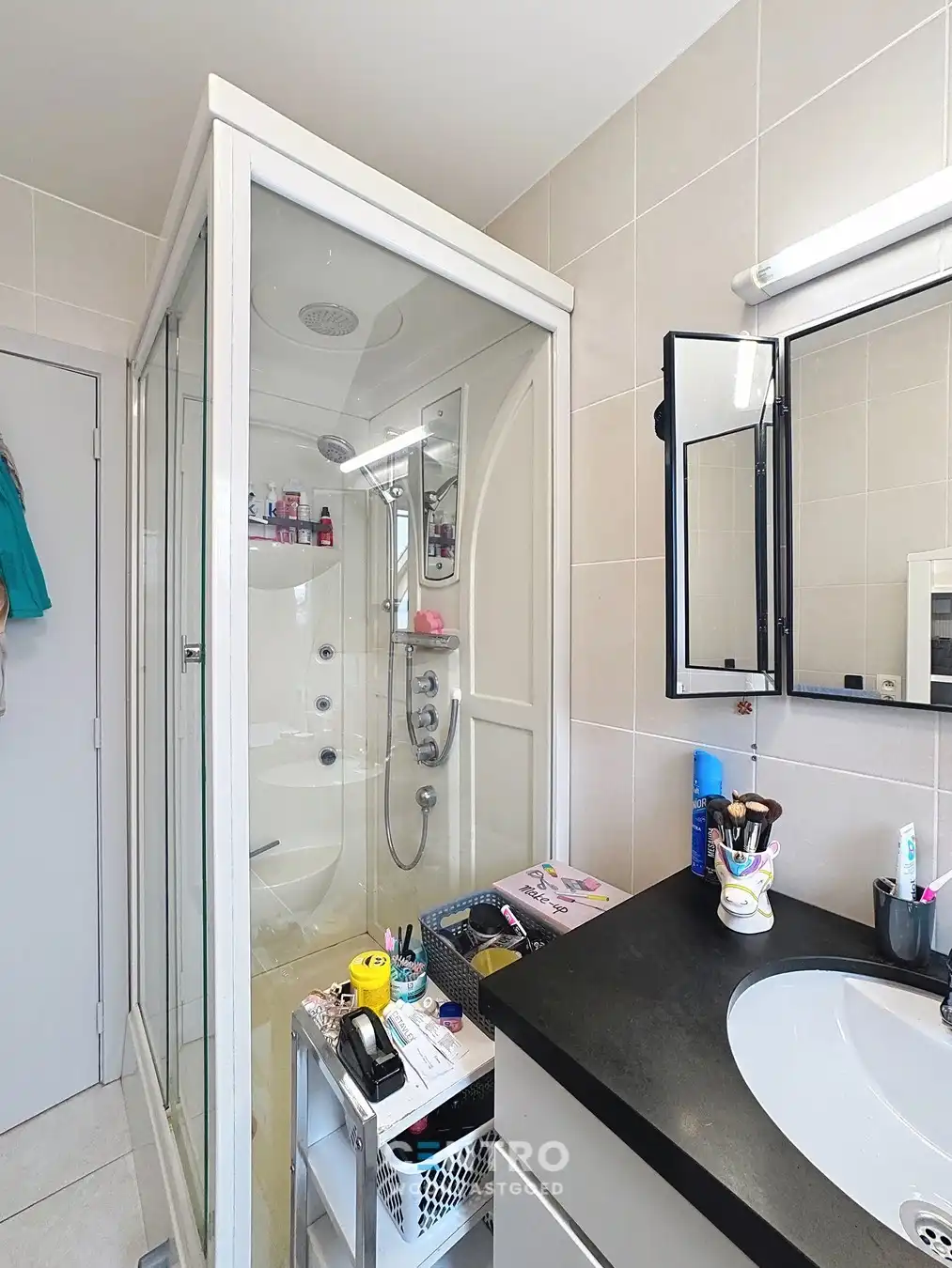 Opslagruimte met showroom en 3 verhuurde appartementen op 3.682m2! foto 31