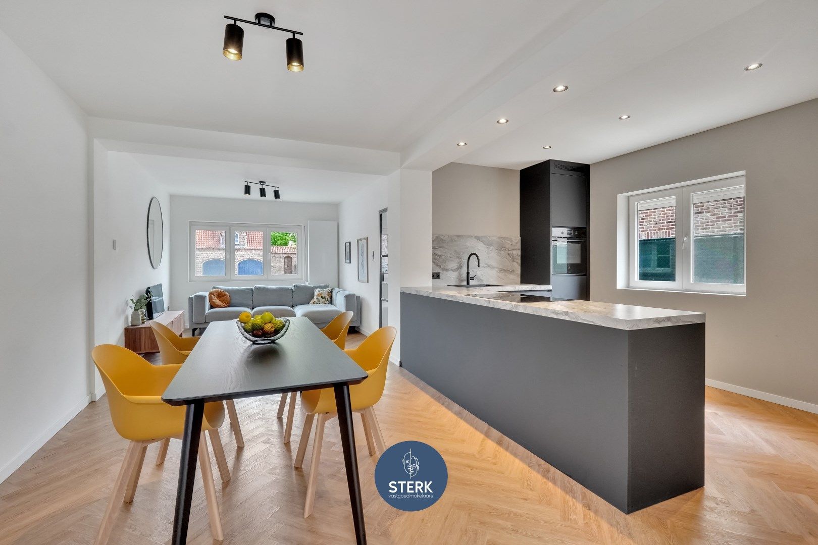 INSTAPKLARE GEZINSWONING OP EEN PERCEEL VAN 688 M² TE LANAKEN !  foto 2