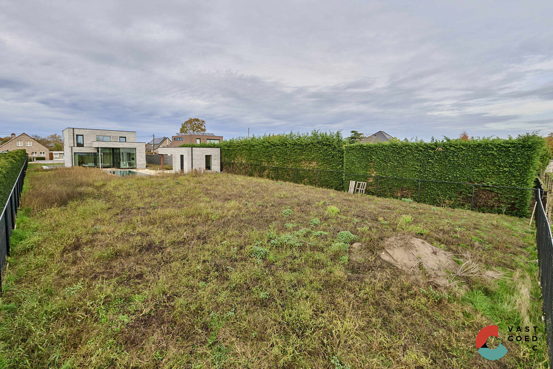 Moderne villa met zwembad op een knap perceel van 16 are. foto 24