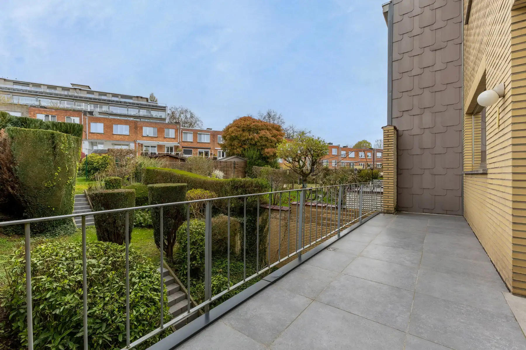 Residentieel gelegen woning met 5 slaapkamers en tuin foto 22