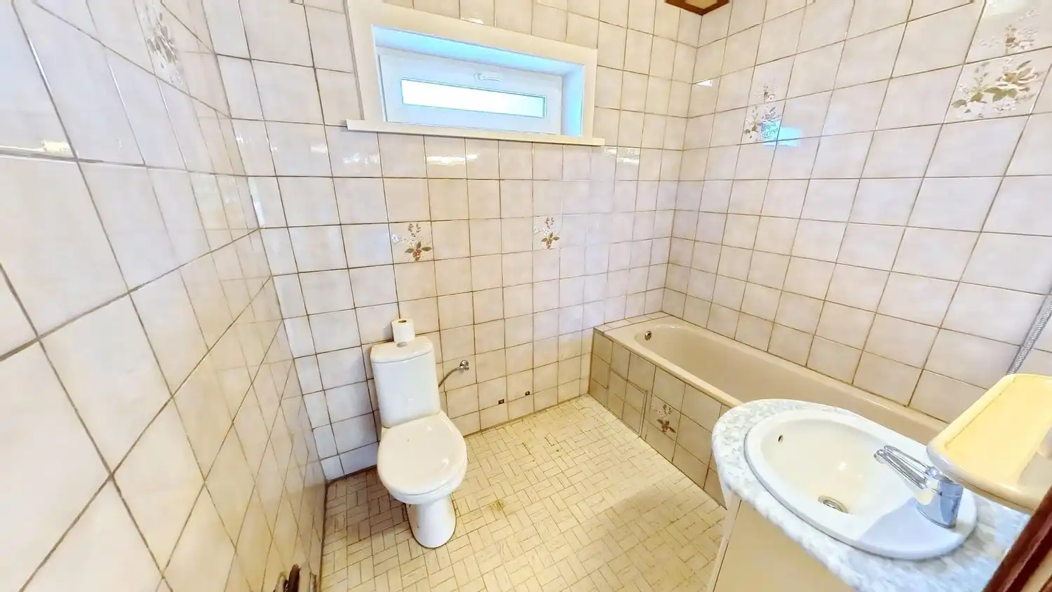 Centraal gelegen woning met veel potentieel op mooi perceel! foto 8