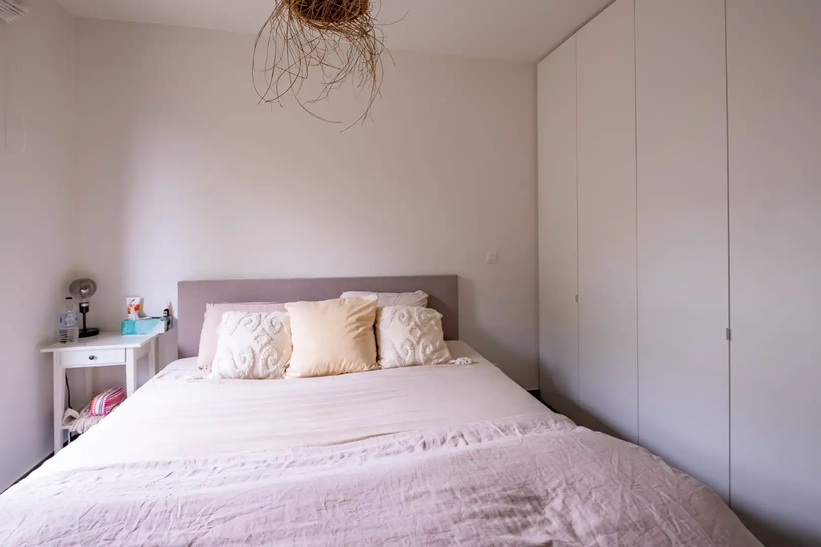 Lichtrijk gelijkvloers appartement met 2 slaapkamers en een gezellig tuintje foto 7
