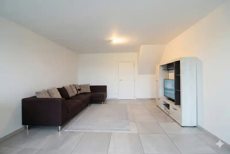 Ruime nieuwbouwwoning met inpandige garage te Roeselare foto 3